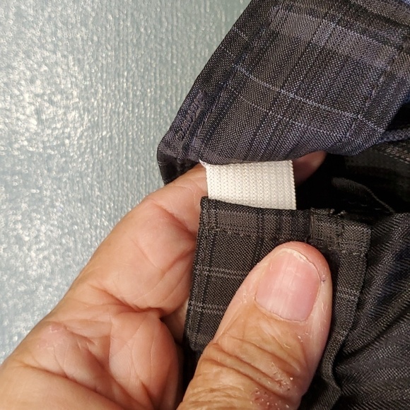 HAGGAR, dark plaid mens shorts, size 40, stretch waist. 100% polyester. - Picture 5 of 10